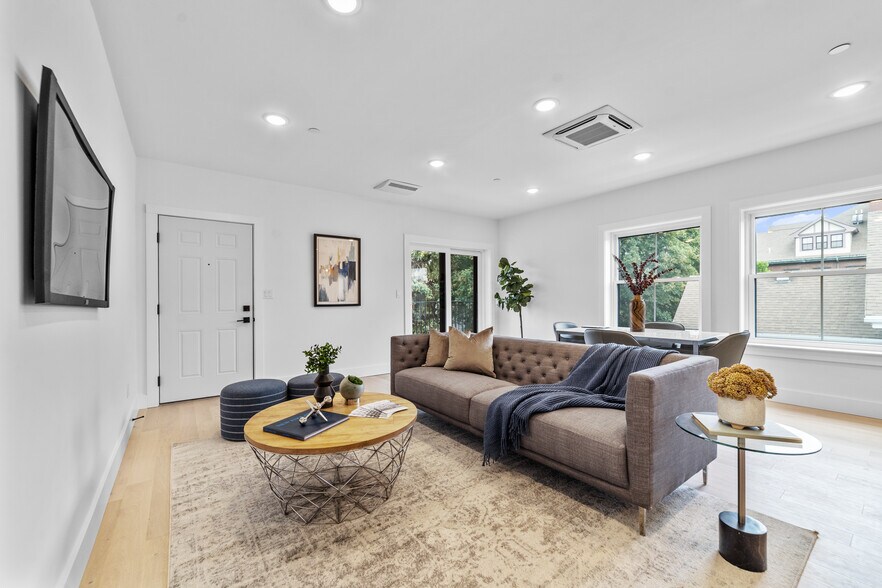 Building Photo - 208 Spencer Ave