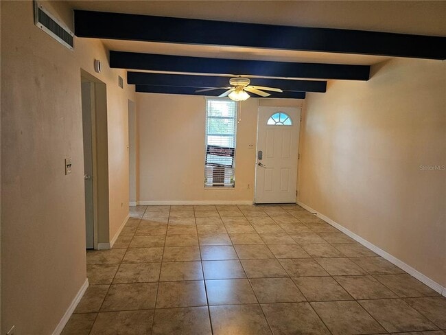 Building Photo - 915 Club Cir