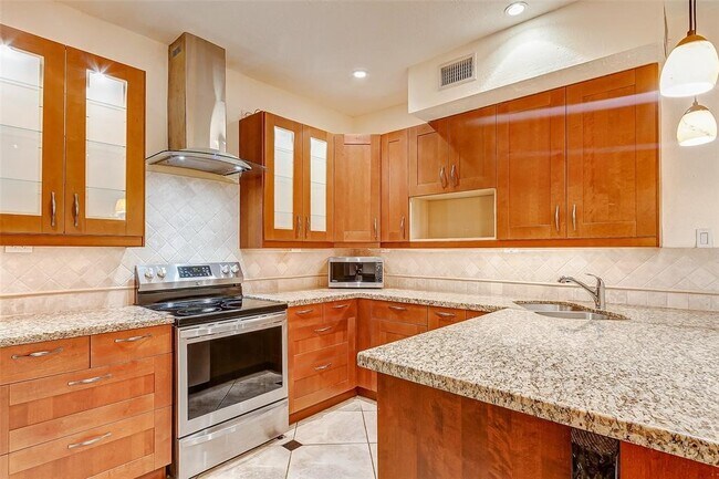 Building Photo - 7350 Kirby Dr