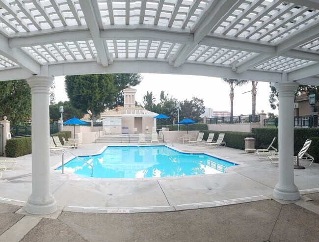 Building Photo - Bright and Airy 2-Bedroom, 2-Bathroom Condo