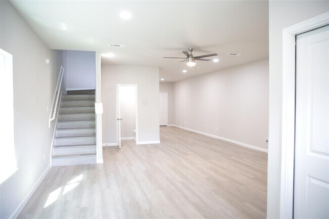 Building Photo - 112 Turner St