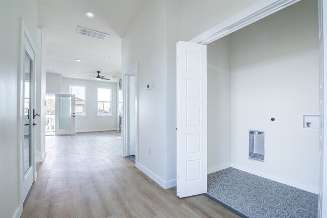 Building Photo - 4025 Avenue M