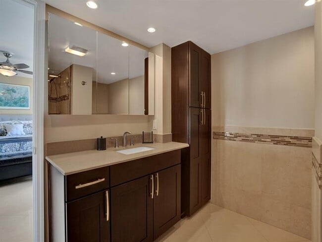 Building Photo - 4280 Galt Ocean Dr