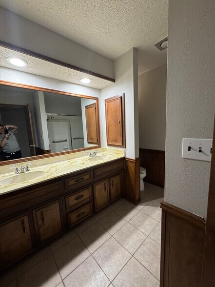 Building Photo - 8608 Geneva Ave