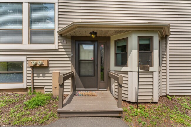 Building Photo - 31 Stevens Pl