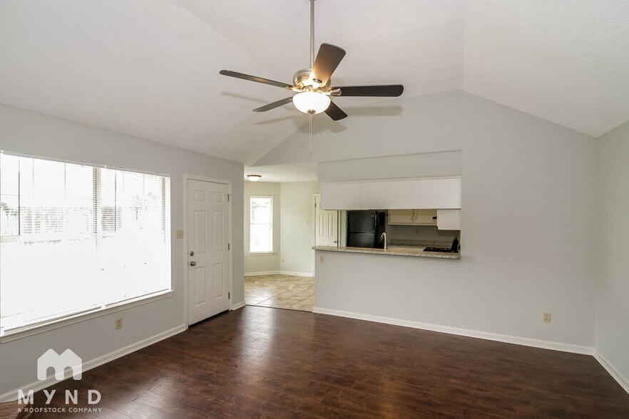 Building Photo - 6354 Amanda Oaks Cir N