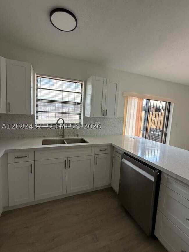 Building Photo - 710 SW 114th Ave