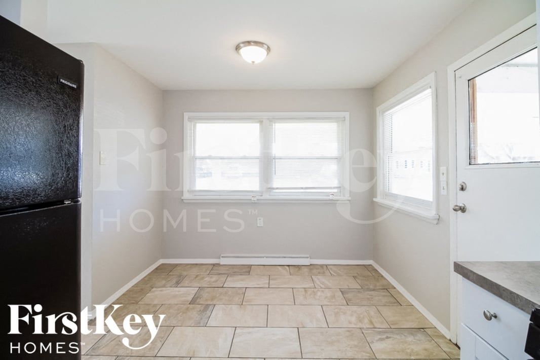 Building Photo - 809 N Latham St