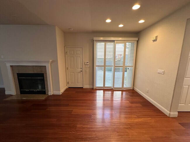 Building Photo - Beaitiful 4 Bedroom, 2.5 Bath Mountain Hou...