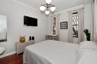 Building Photo - 321 E 78th St
