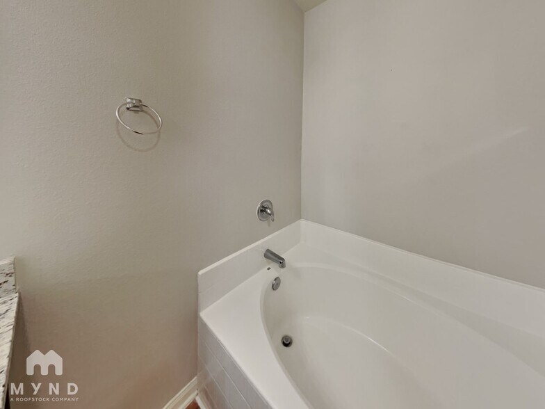 Building Photo - 306 Lazy Pine Ct