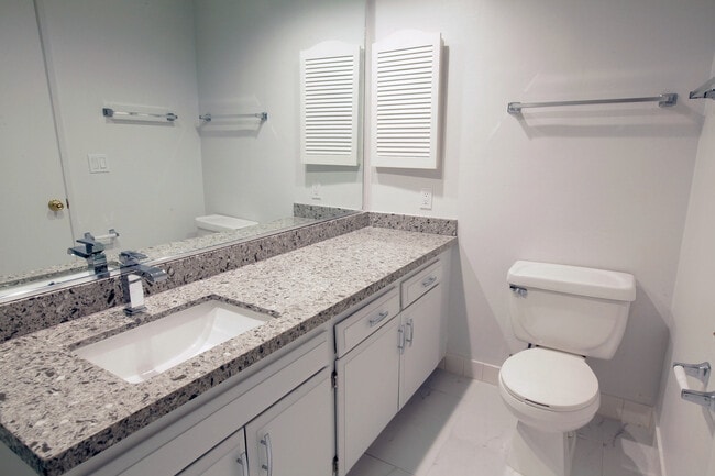 Building Photo - 601 Westholme Ave