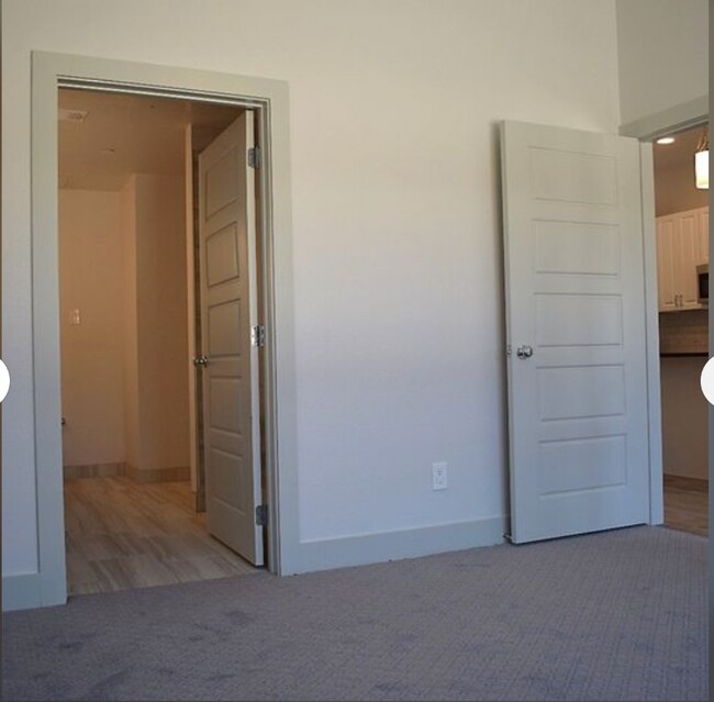 Building Photo - 1514 E 15th St