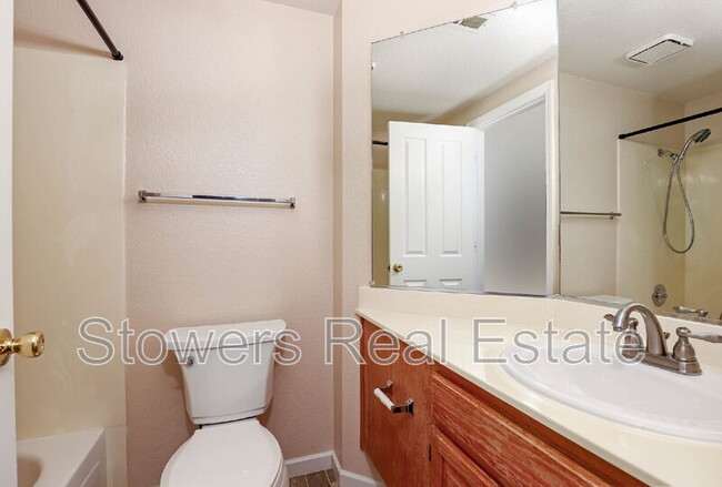 Building Photo - 2041 Crater Peak Way