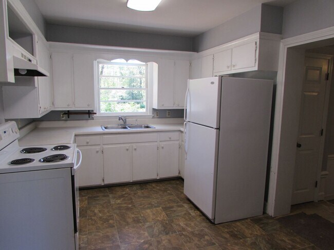 Building Photo - Lovely 3 Bed/1.5 Bath Home - Meadowbrook Subdivision in Salisbury - Large Back Deck - Wooded Back...