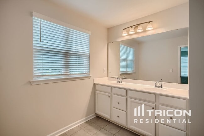 Building Photo - 1302 Harkey Creek Dr