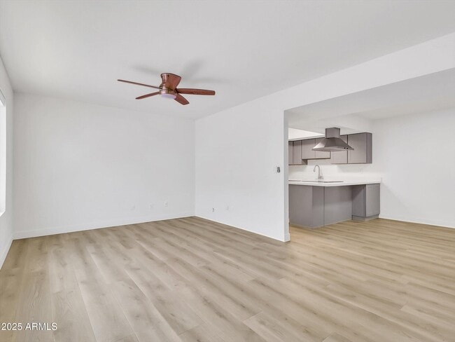 Building Photo - 429 W La Jolla Dr