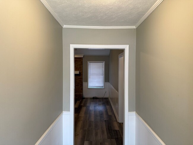 Building Photo - 3 bedroom/2 bath house in 047 Brandon!