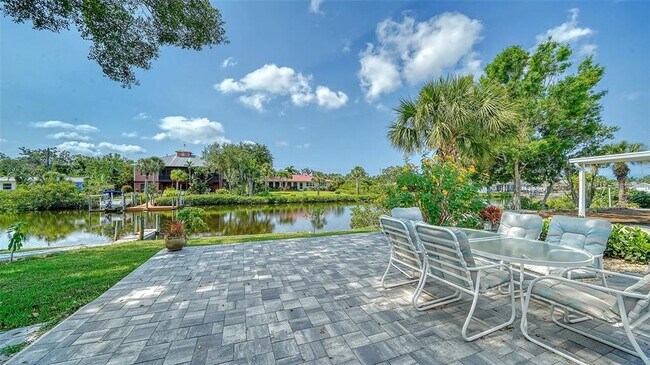Building Photo - 641 Coral Dr