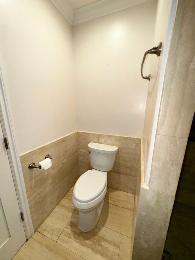 Building Photo - Beautifully Updated 3 Bedroom, 2 bath Rola...
