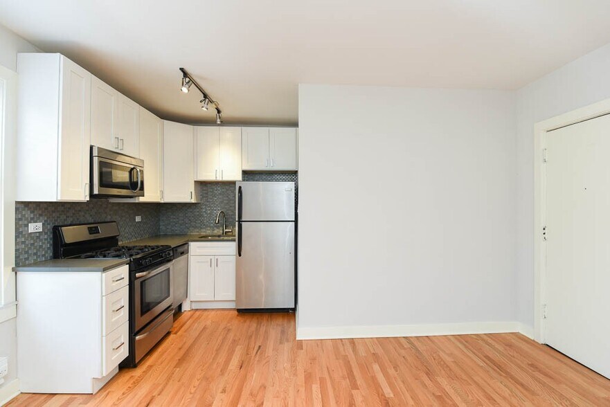 Building Photo - 2423 N Kedzie Blvd