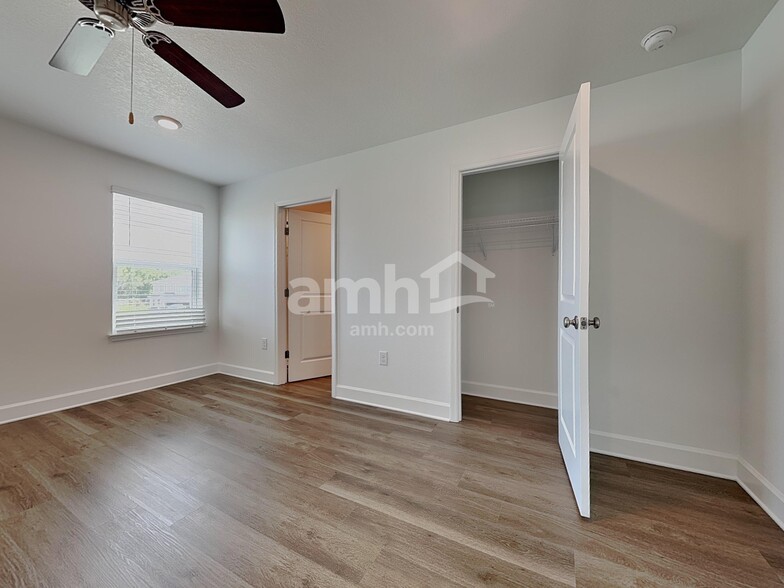 Building Photo - 3308 Muscatine Ave