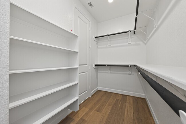 Building Photo - 122 Sierra Strm Ln