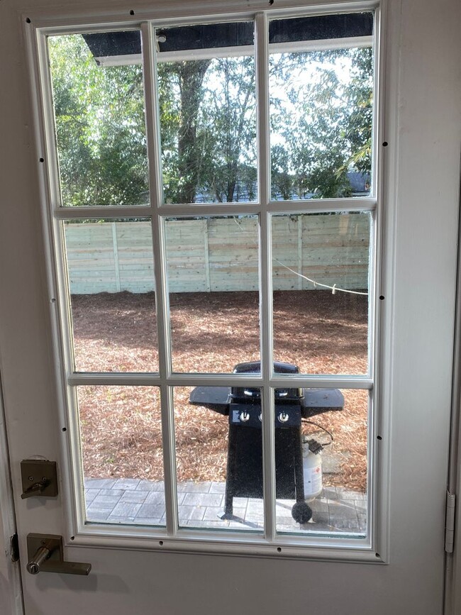 Building Photo - A Stones Throw to the Historic District
