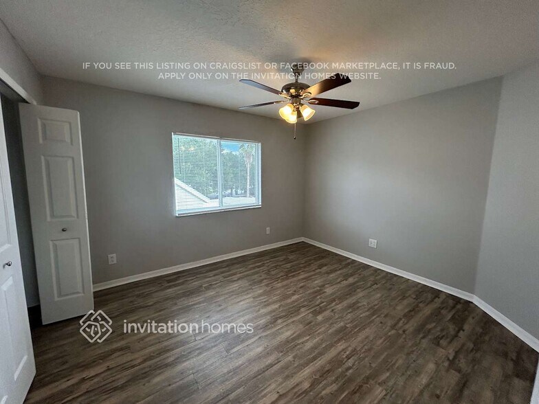 Building Photo - 10504 Lakeside Vista Dr