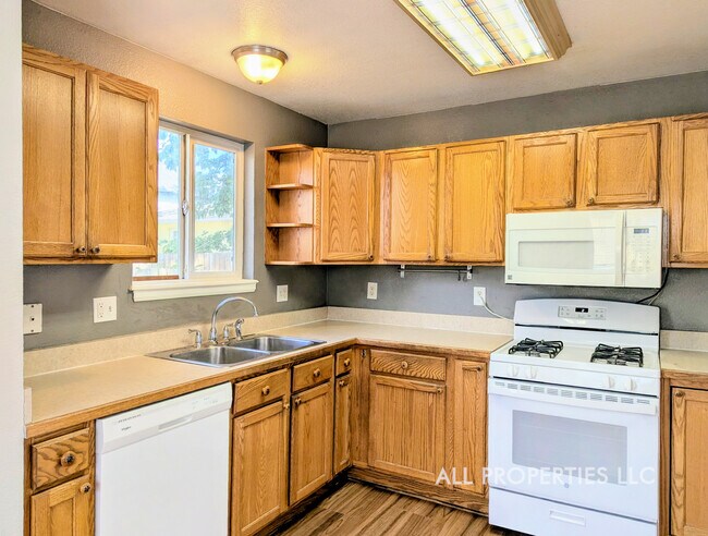 Building Photo - 1617 W 39th Ave