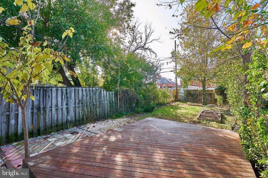 Deck - 302 S Courthouse Rd