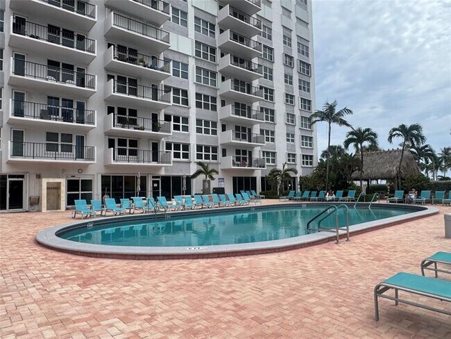 Building Photo - 405 N Ocean Blvd