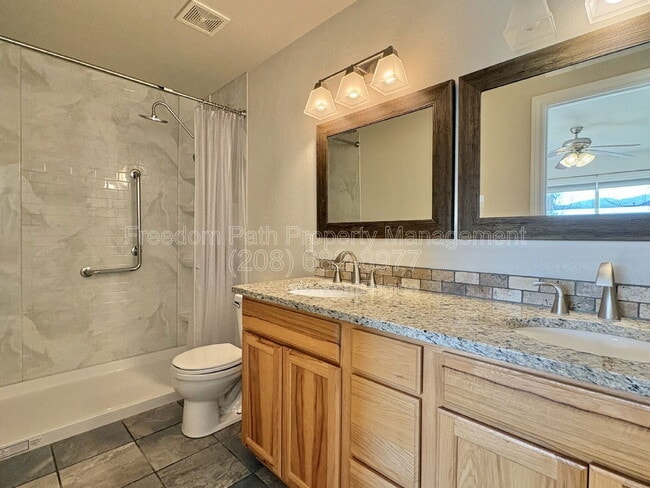 Building Photo - 594 W Ashworth Ln