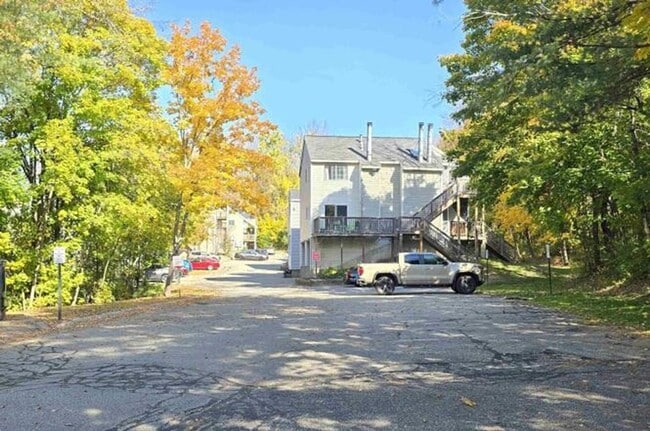 Building Photo - Stylish 2-Bedroom Condo in Dover| Utilities Included| Showings Coming Soon!