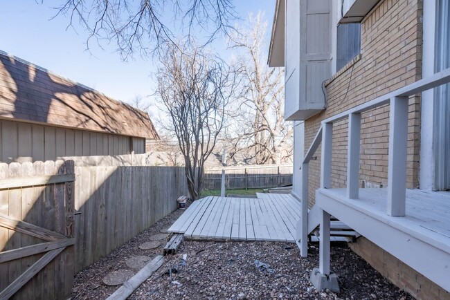 Building Photo - 3915/3917 E 60th Pl Duplex