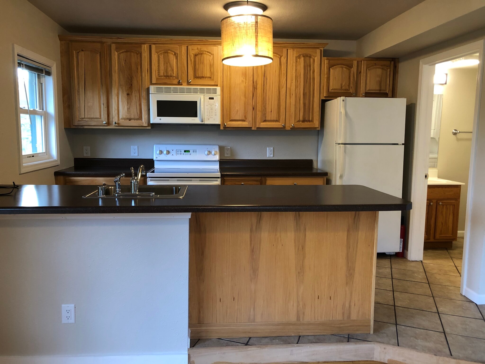 Kitchen incl. dishwasher - 954 1/2 Jenifer St