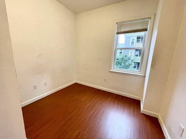 Building Photo - 93A Hillside St