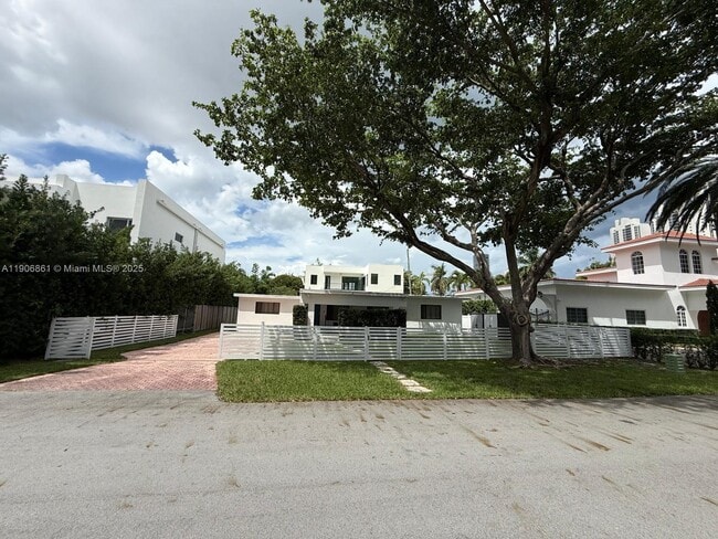 Primary Photo - 245 189th Terrace