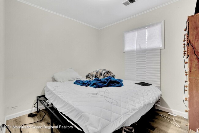 Building Photo - 972 Woodgate Ave