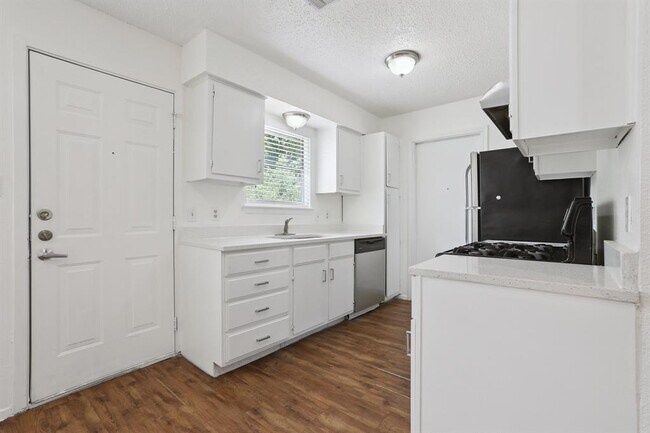 Building Photo - 1811 Mearns Meadow Blvd