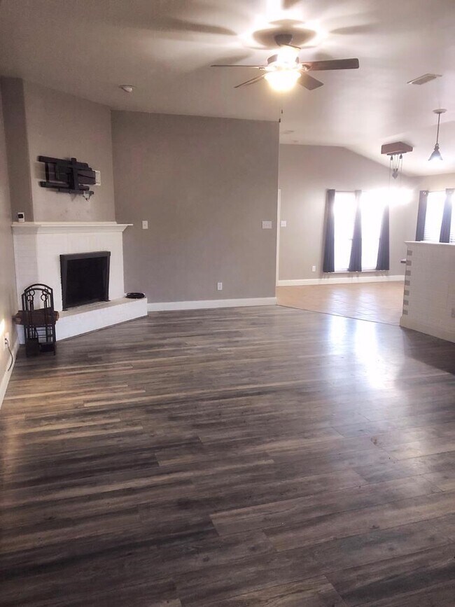 Building Photo - 619 Cabrillo Dr
