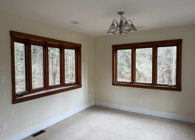 Building Photo - 300 Amherst Rd