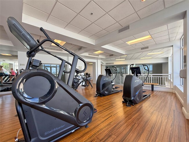 Building Photo - 848 Brickell Key Dr