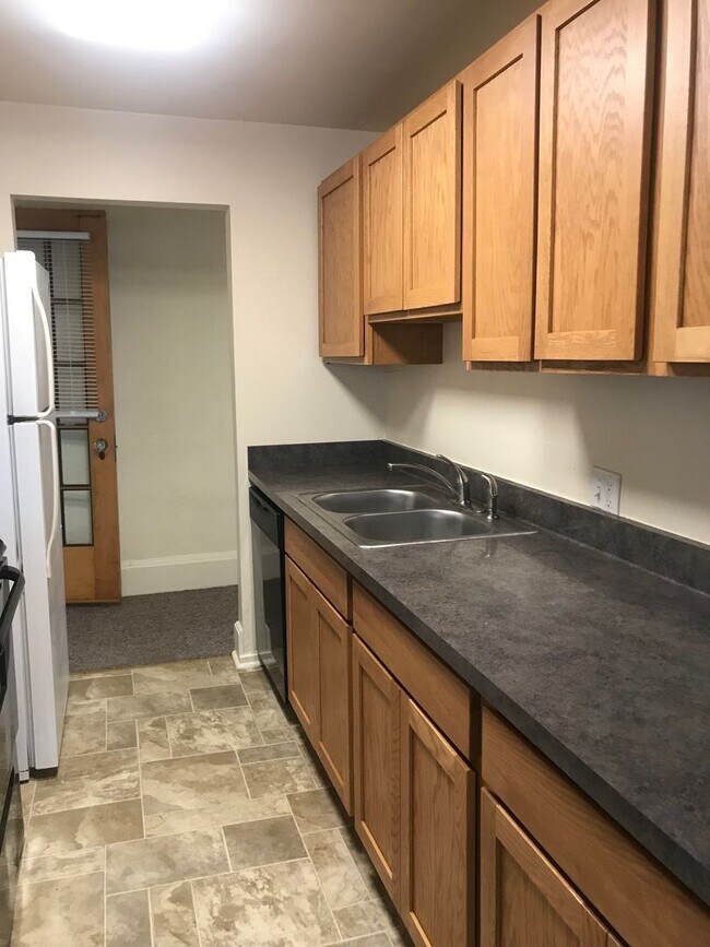 Building Photo - 430 Packard St