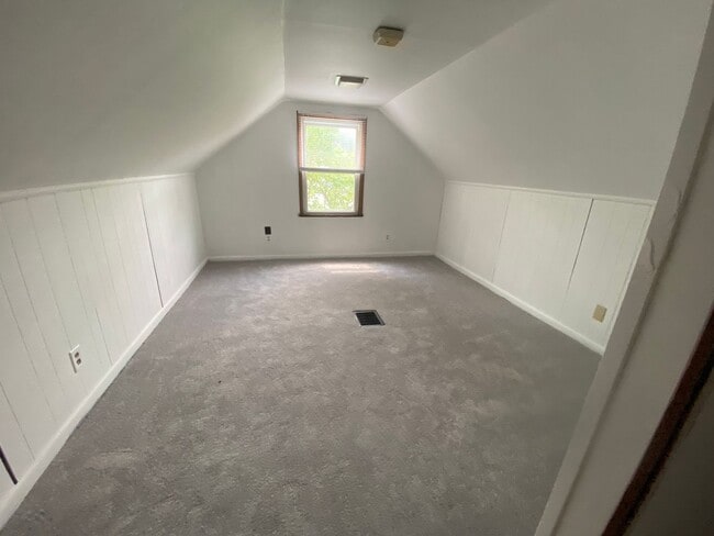 Building Photo - BRIDGETOWN - Charming 4 bedroom home w lots of living space.  1 car gar.  deck.