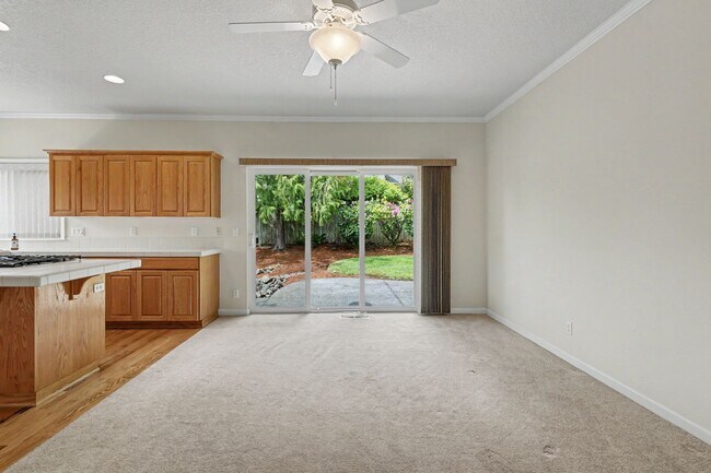 Building Photo - Well-Kept Single-Level 3 bed, 2 bath home in West Salem