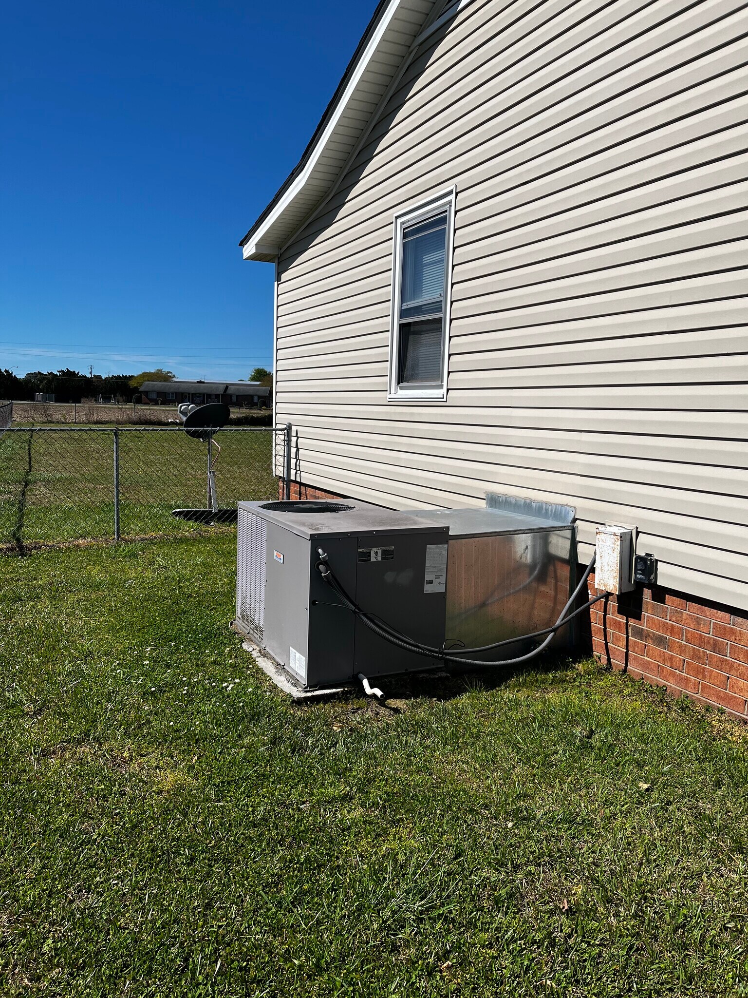 Building Photo - 112 Kelly Ct