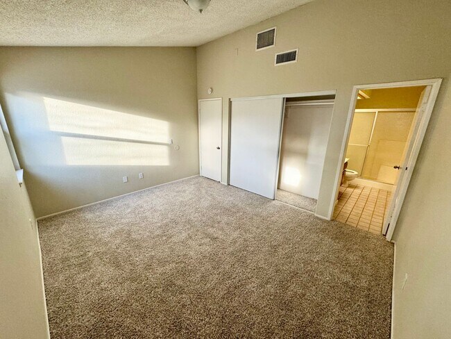 Building Photo - Beautiful 3 bedroom home