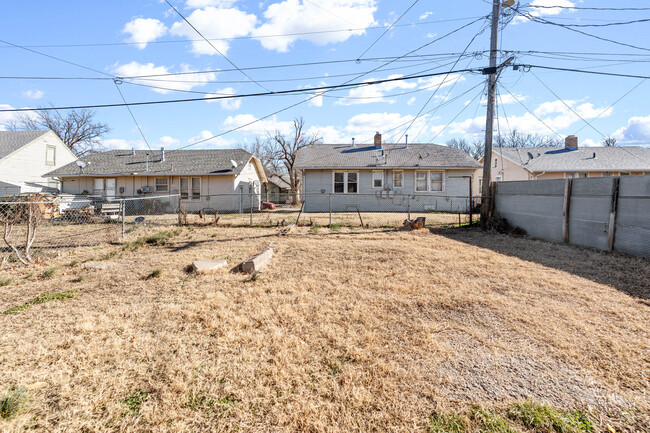 Building Photo - 415 S Phillips Ave