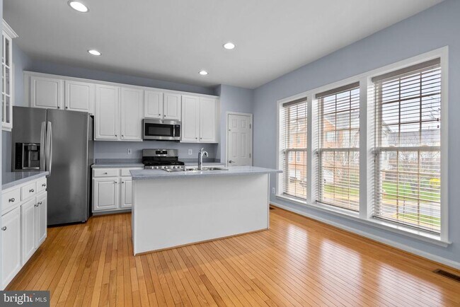 Building Photo - 45773 Smoketree Terrace